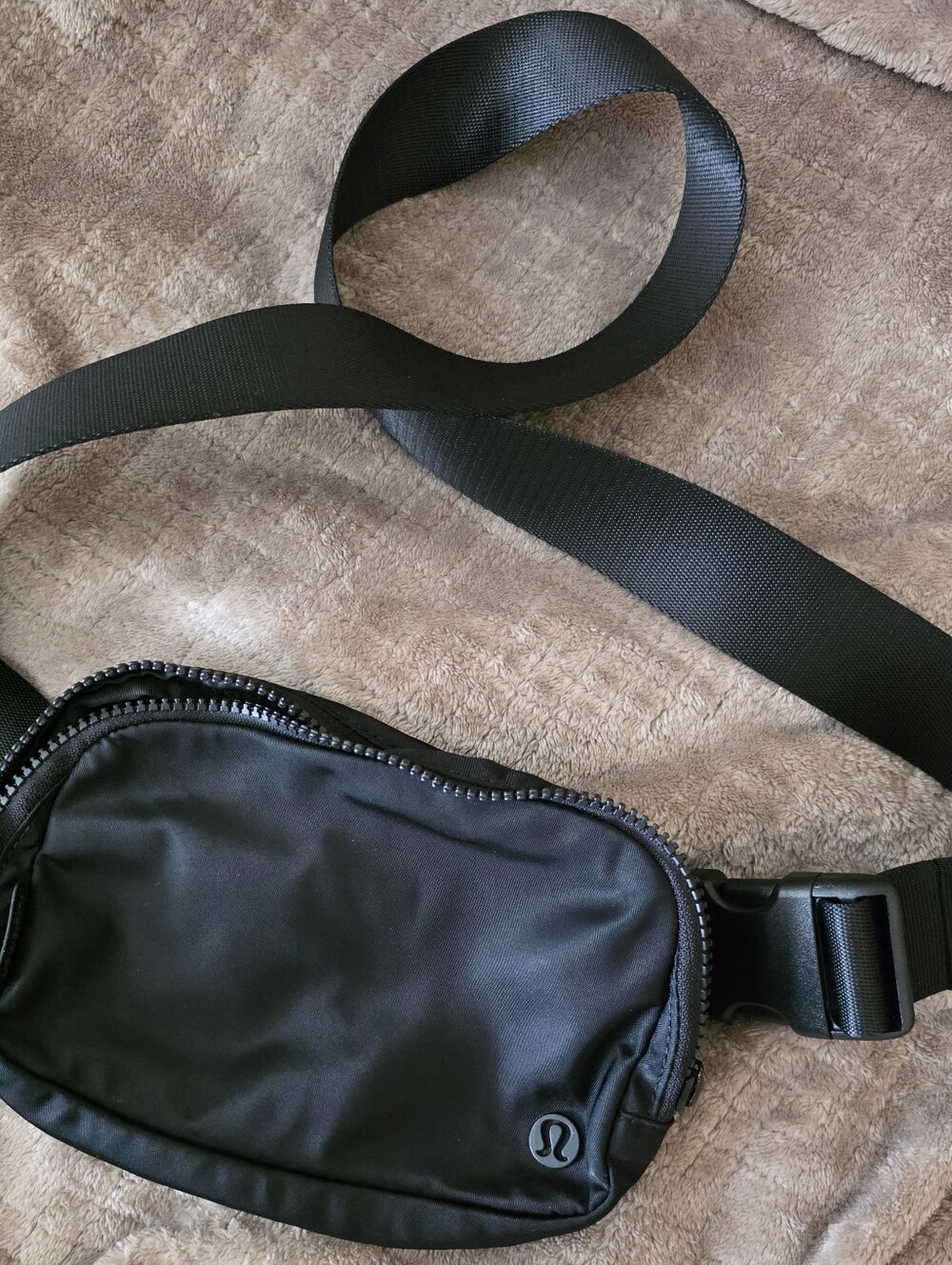 lululemon athletica Black Waist Pack - Everywhere Belt Bag (Black)